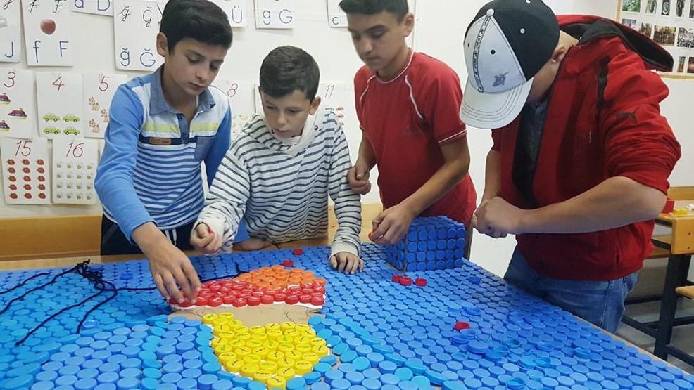 Şişe kapaklarından Mevlana tablosu yaptılar