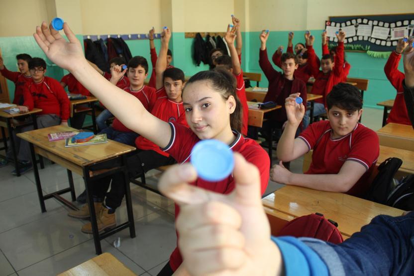 Şişe kapaklarından Mevlana tablosu yaptılar