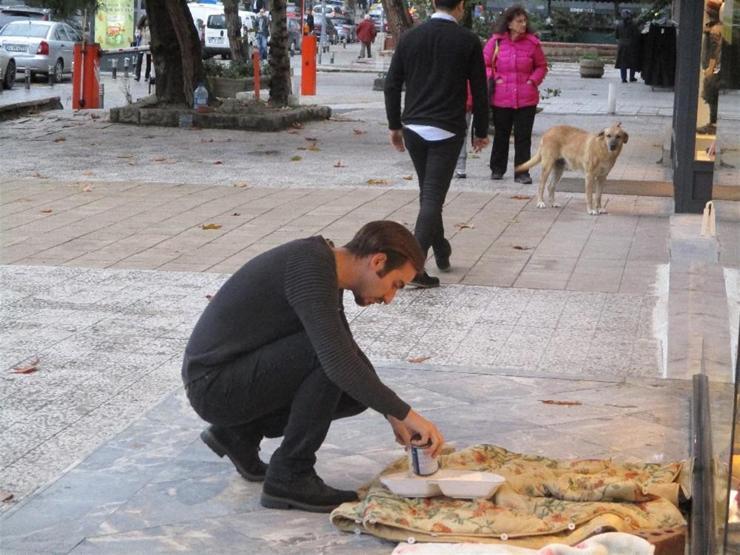 Sokak köpeği Sarıkıza böyle sahip çıktılar