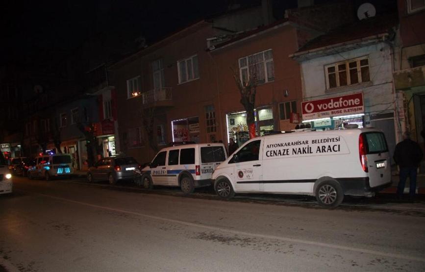Tavandan kurtlar döküldü, ceset ortaya çıktı