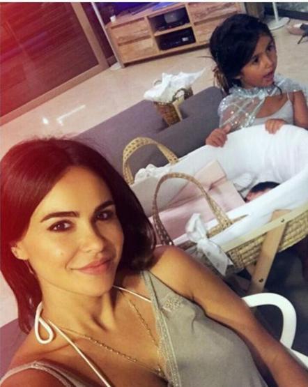 Zeynep Sever Demirel doğum fotoğrafını paylaştı