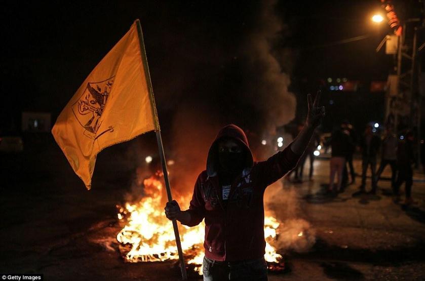 Bayraklar yakıldı, intikam yemini edildi: Filistin’den protesto manzaraları