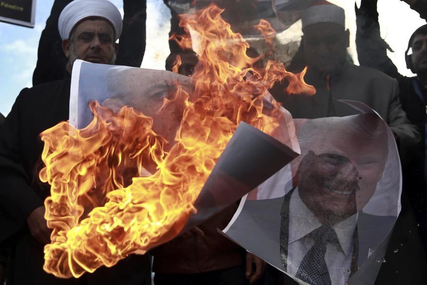 Bayraklar yakıldı, intikam yemini edildi: Filistin’den protesto manzaraları