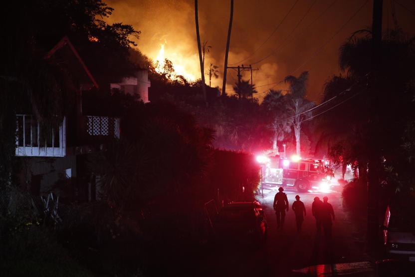 Californiyadaki yangın yayılmaya devam ediyor: 200 bin kişi tahliye edildi