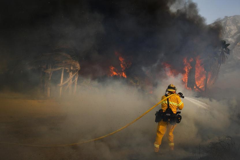 Californiyadaki yangın yayılmaya devam ediyor: 200 bin kişi tahliye edildi