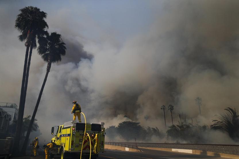 Californiyadaki yangın yayılmaya devam ediyor: 200 bin kişi tahliye edildi