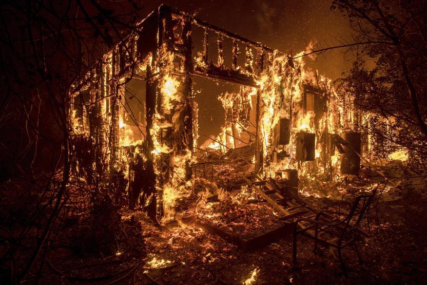 Californiyadaki yangın yayılmaya devam ediyor: 200 bin kişi tahliye edildi
