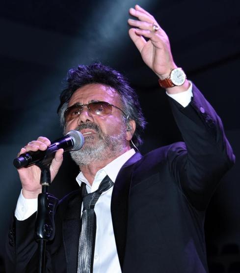 Vana akın ettiler