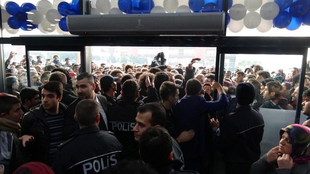 Konyada indirim izdihamı