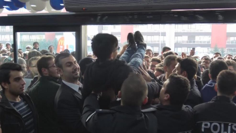 Konyada indirim izdihamı