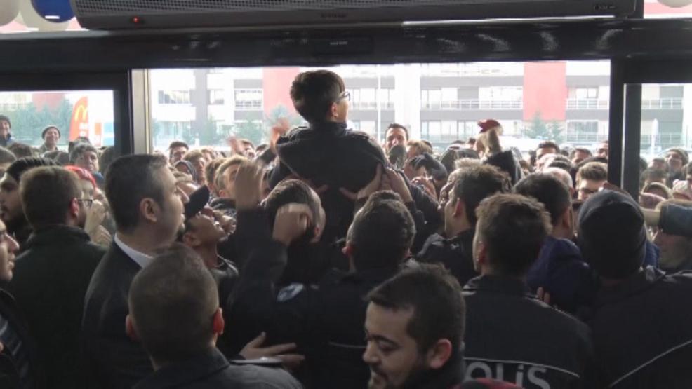 Konyada indirim izdihamı