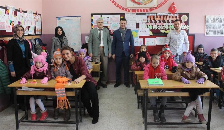 Kardeşim Üşümesin projesi için köy köy dolaşıyorlar