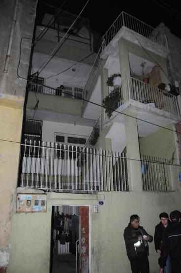 3 yaşındaki kızına dehşeti yaşattı