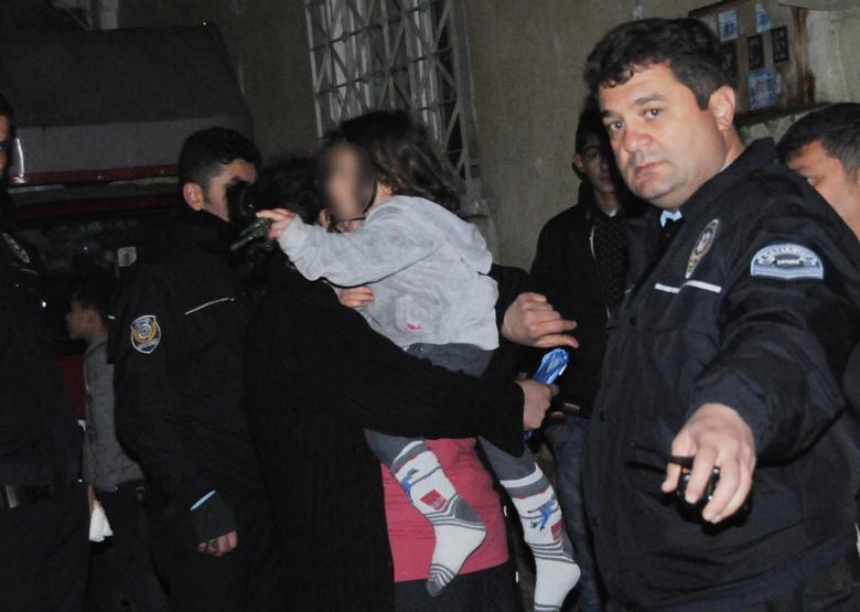 3 yaşındaki kızına dehşeti yaşattı