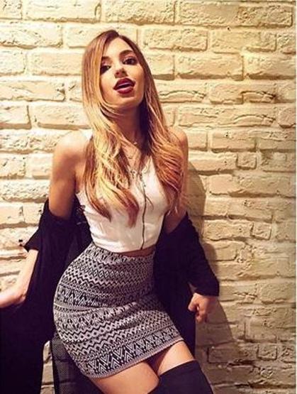 Levent Yüksel 8 korumayla konser verdiği mekandan çıktı