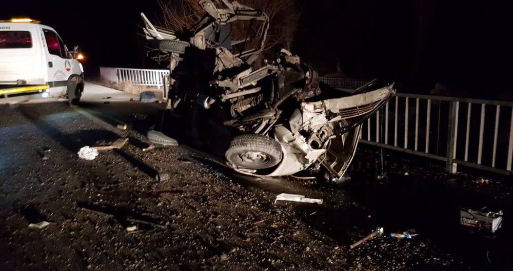 İki otomobil çarpıştı, 1i ağır 6 kişi yaralandı