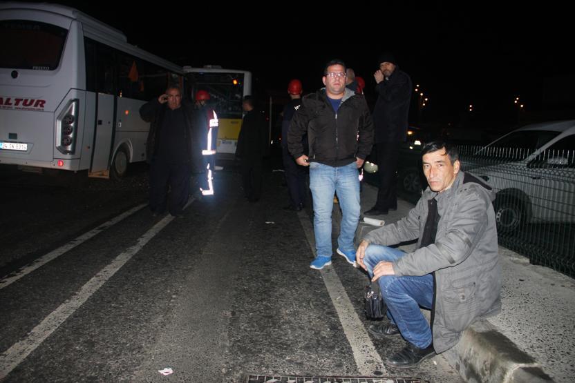Havalimanı çalışanlarını taşıyan servis aracı İETT otobüsüne çarptı