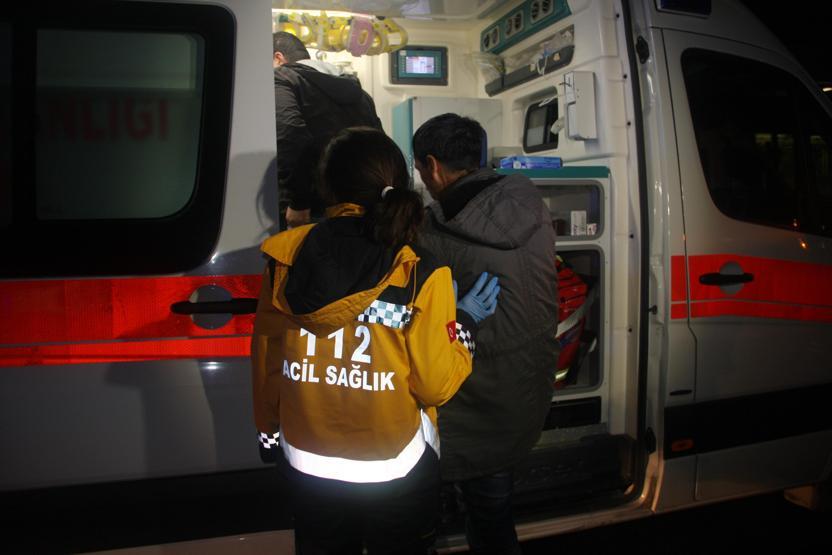 Havalimanı çalışanlarını taşıyan servis aracı İETT otobüsüne çarptı
