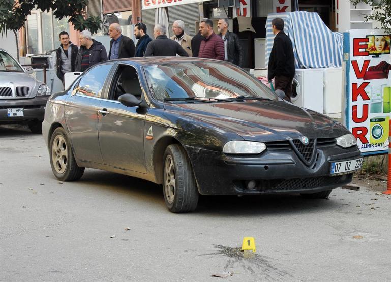 Borçlu alacaklı kavgası: Silahı çekip rastgele ateş açtı
