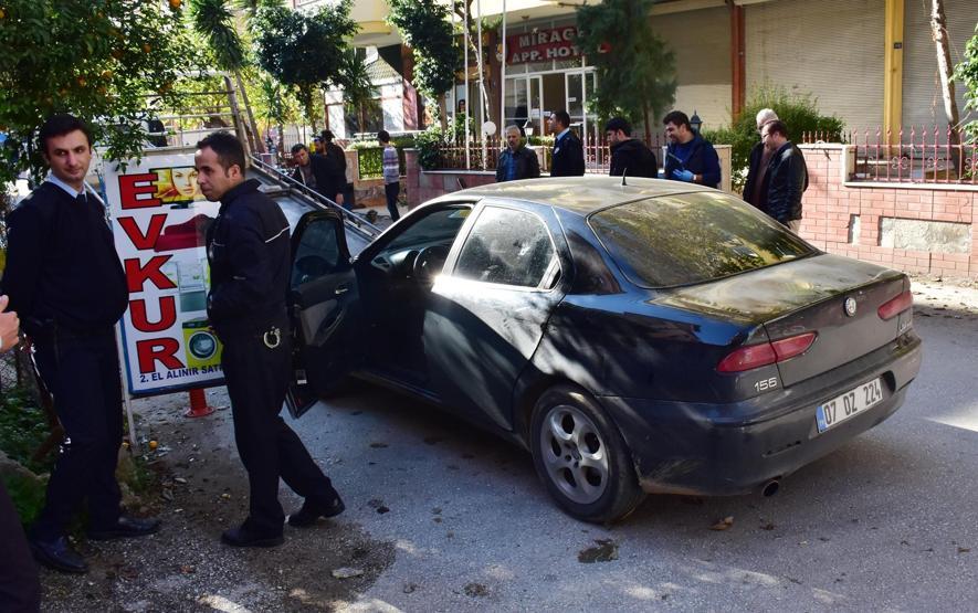 Borçlu alacaklı kavgası: Silahı çekip rastgele ateş açtı