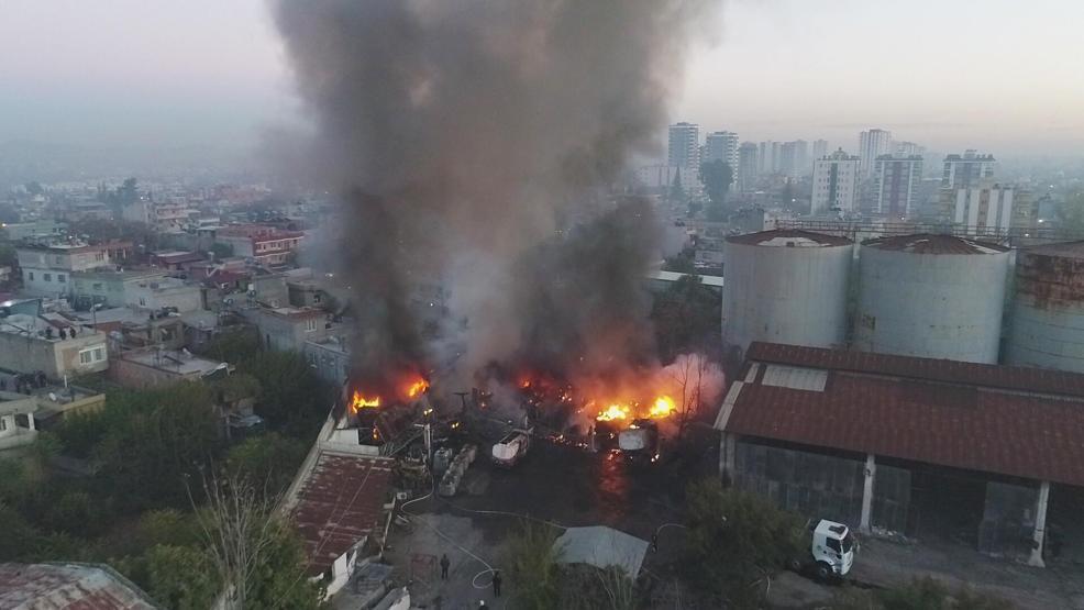 Yağ deposundaki yangın böyle görüntülendi