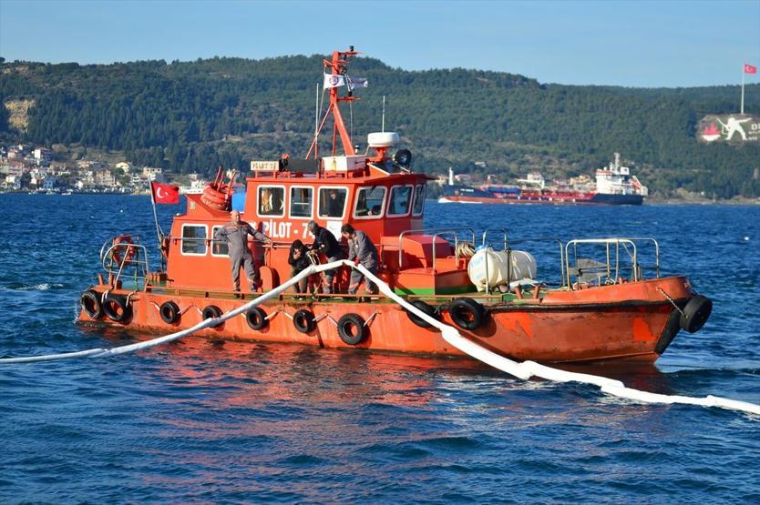 Çanakkalede lodos fırtınası tekne batırdı