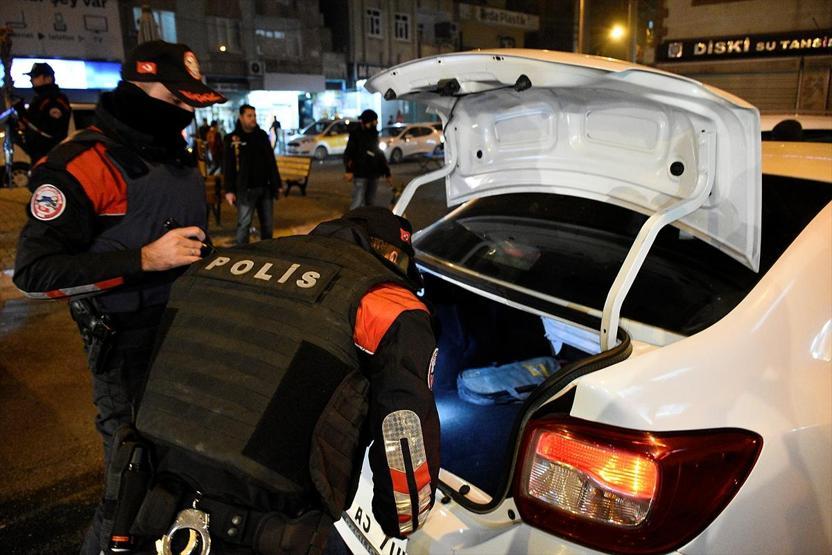 Diyarbakırda 900 polisle asayiş uygulaması: Gözaltılar var