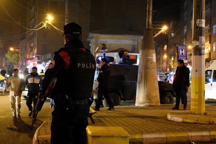 Diyarbakırda 900 polisle asayiş uygulaması: Gözaltılar var