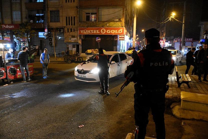 Diyarbakırda 900 polisle asayiş uygulaması: Gözaltılar var