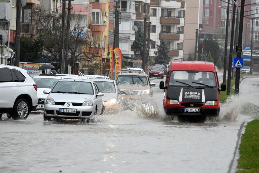 Edirneyi sel aldı