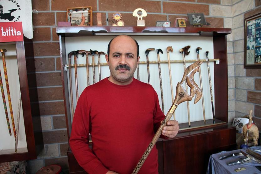 Devlet Bahçeli için bu bastonu yaptı