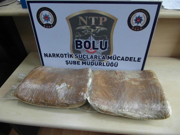 Polis bu kıyafetten şüphelenince...