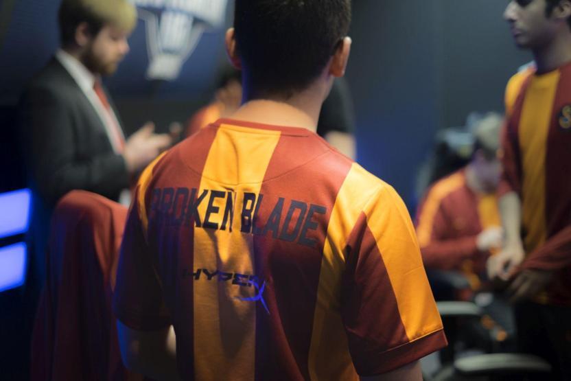 Galatasaray Espor takımı ligden çekiliyor
