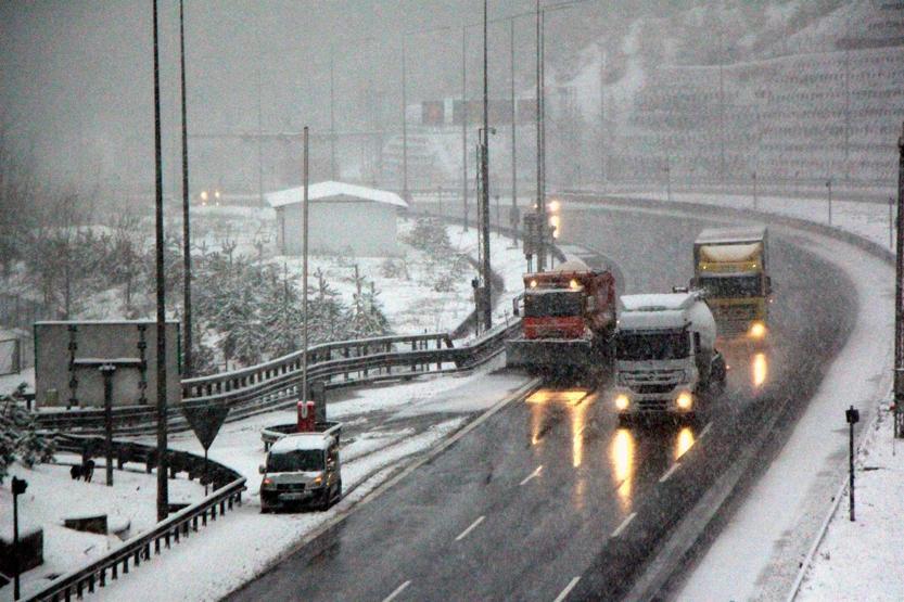 Son dakika... Bolu Dağı kar nedeniyle TIR geçişlerine kapatıldı