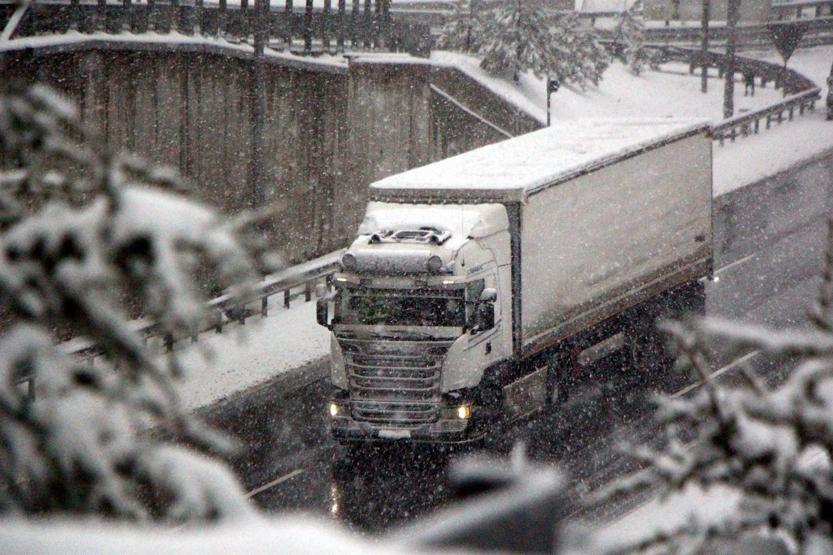 Son dakika... Bolu Dağı kar nedeniyle TIR geçişlerine kapatıldı