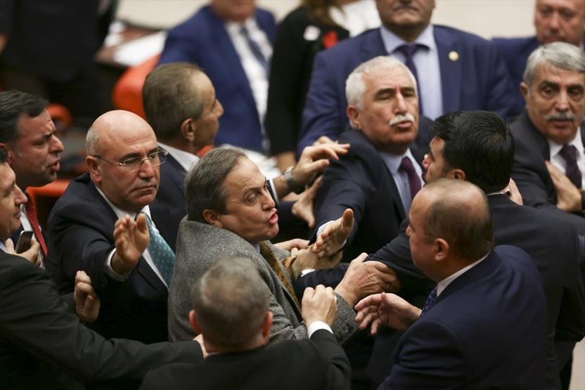 Süleyman Soylu hakkındaki gensoru oylamasında Meclis karıştı