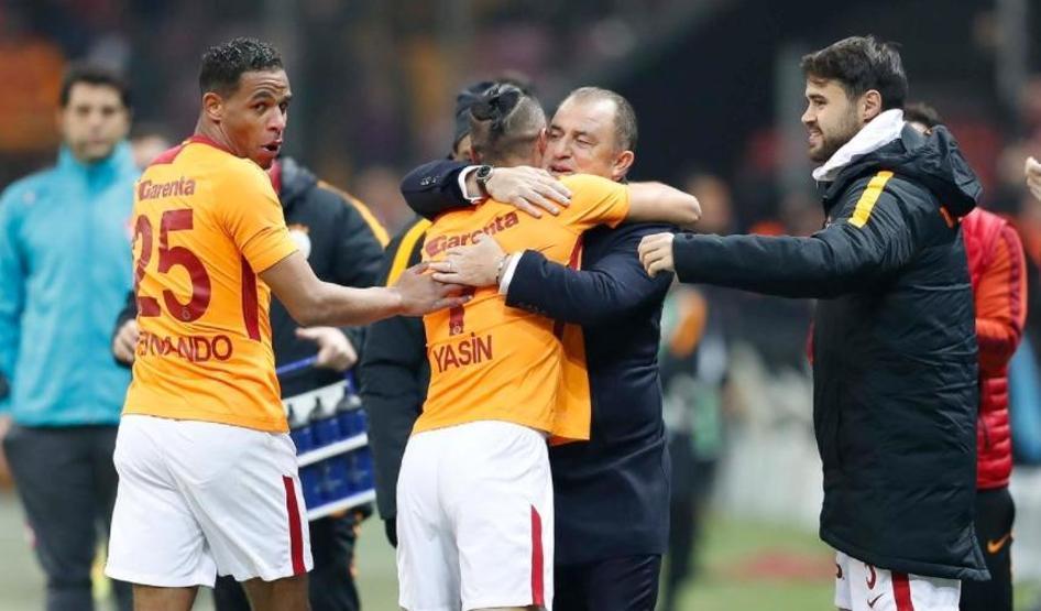 Gözyaşlarıyla sahayı terk etti