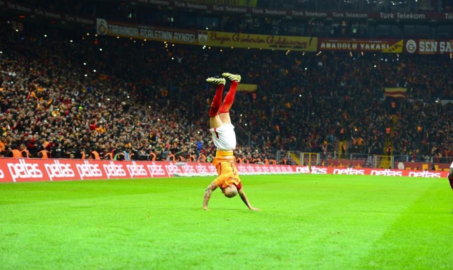 Maicon 90a vurdu taklasını attı