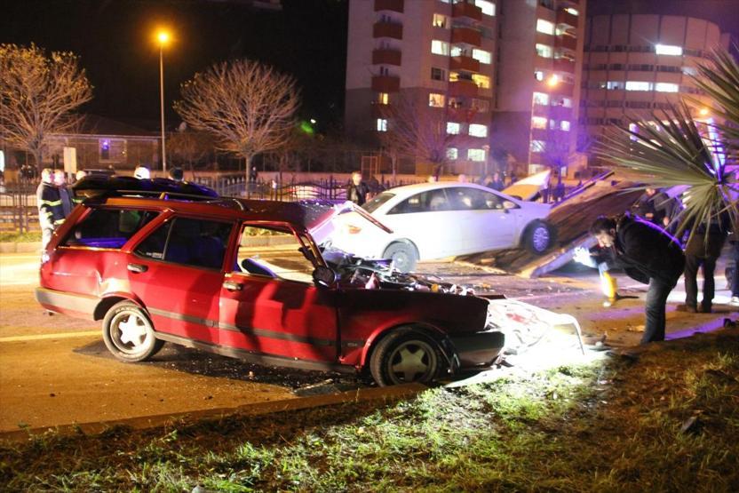 Uyuşturucu kuryesi polisin dur ihtarına uymadı, kaza yaptı: 1 ölü
