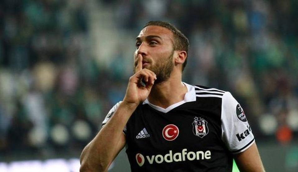 Son dakika Beşiktaşlı Cenk Tosun 20 milyon euroya Evertona gidiyor