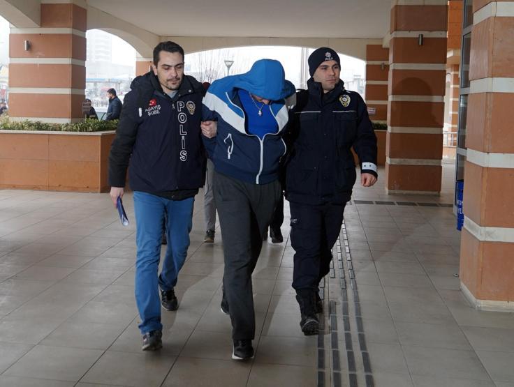 Üniversitede çete kurup, gasp yaptı