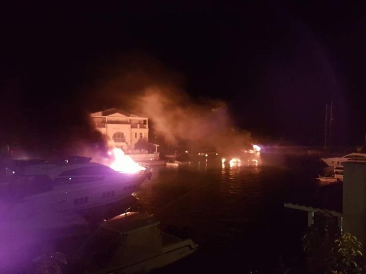 Alaçatı Marinada yangın: En az 6 yat yandı