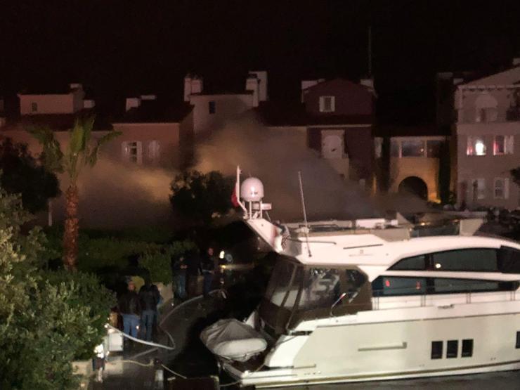 Alaçatı Marinada yangın: En az 6 yat yandı