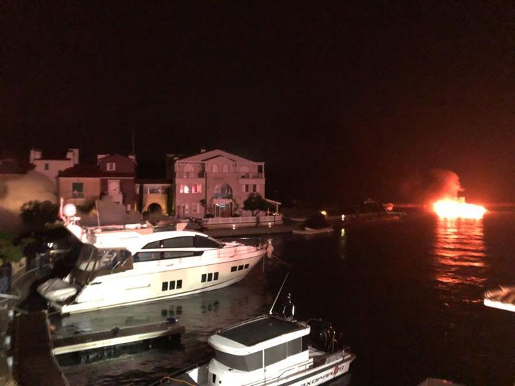 Alaçatı Marinada yangın: En az 6 yat yandı