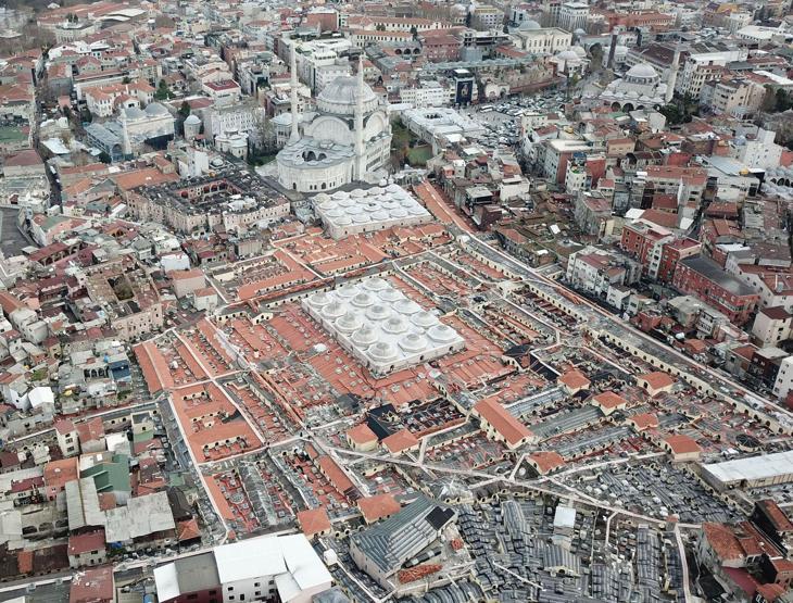 Kapalıçarşının çatısına son kiremitler döşeniyor