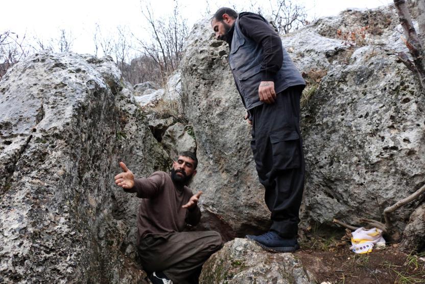 Kirpinin peşinden girdiği kayalıkta sıkışan köpek üç gündür mahsur