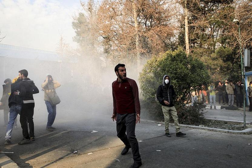 İrandaki protestolarda rejim yanlıları da sokakta
