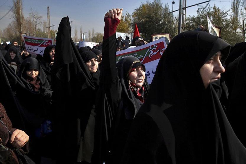 İrandaki protestolarda rejim yanlıları da sokakta