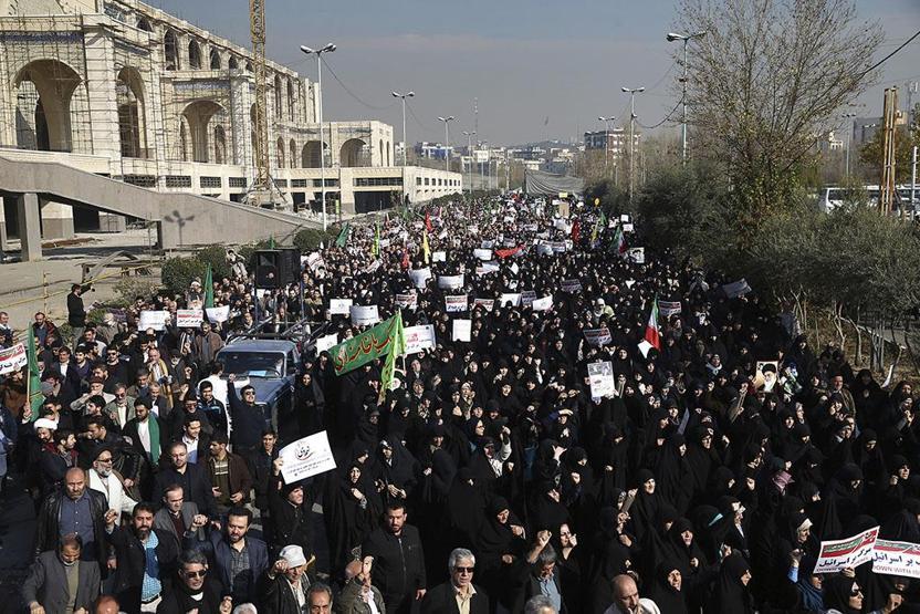 İrandaki protestolarda rejim yanlıları da sokakta