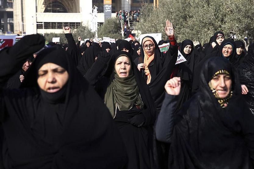 İrandaki protestolarda rejim yanlıları da sokakta